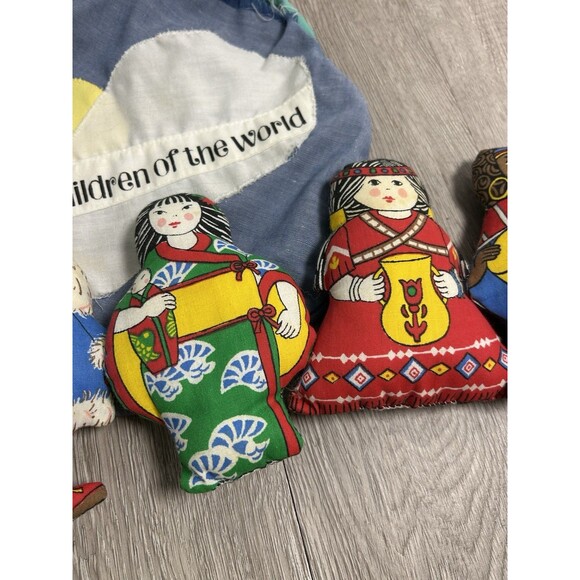Vintage Children of the World Small Cloth Fabric Dolls Set Of 5 + Bag READ - Picture 3 of 12